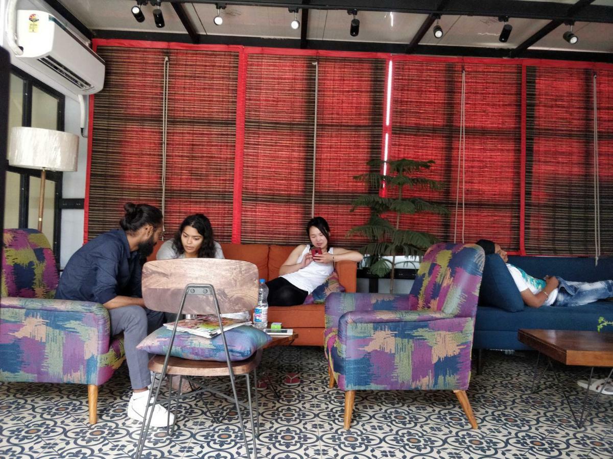 Madpackers Delhi West Hostel New Delhi Bagian luar foto